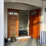 Huset Ved Fergekaien Pa *