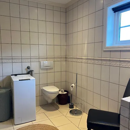 Huset Ved Fergekaien Pa モスケネス