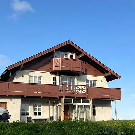 Huset Ved Fergekaien Pa モスケネス