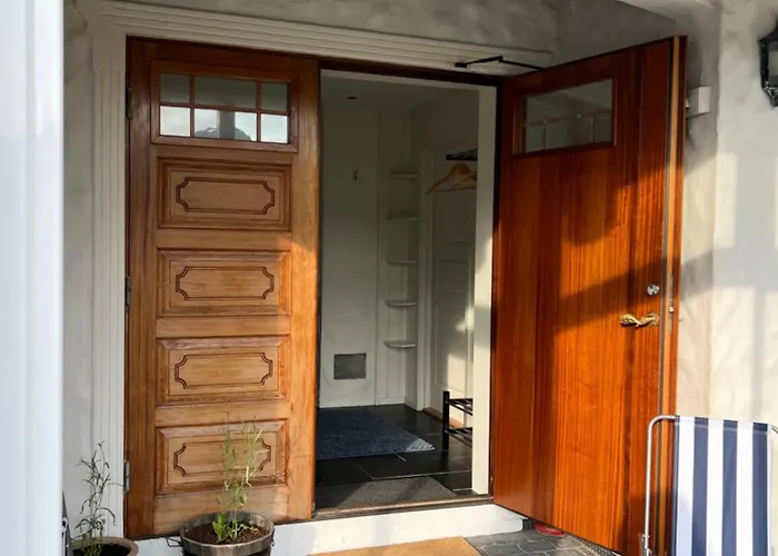 Huset Ved Fergekaien Pa *